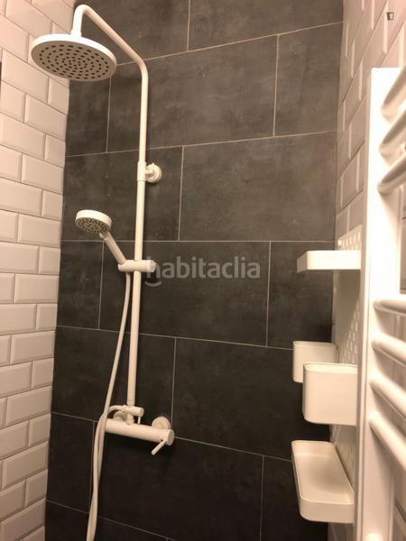 Foto fef68099-4c12-4740-86da-6a37c5493a19. Alquiler casa en Sants Barcelona