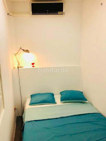 Foto 1c3c4fee-9a09-4aea-88c8-a47eb0deb70b. Lloguer casa a Sants Barcelona