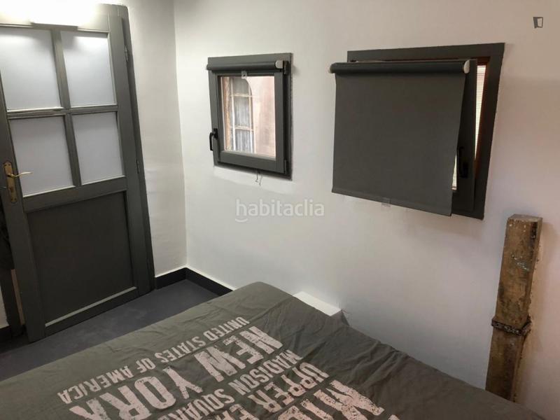 Foto f51ff838-a998-47db-aaf1-436c3aa30f9a. Lloguer casa a Sants Barcelona