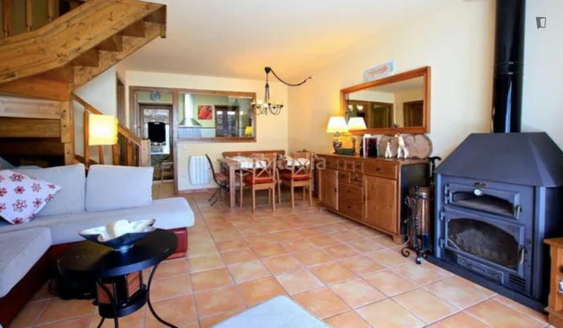 Foto ee5f883e-0d81-4eeb-8cbe-2dad2711c812. Rent apartment with heating in Bellver de Cerdanya