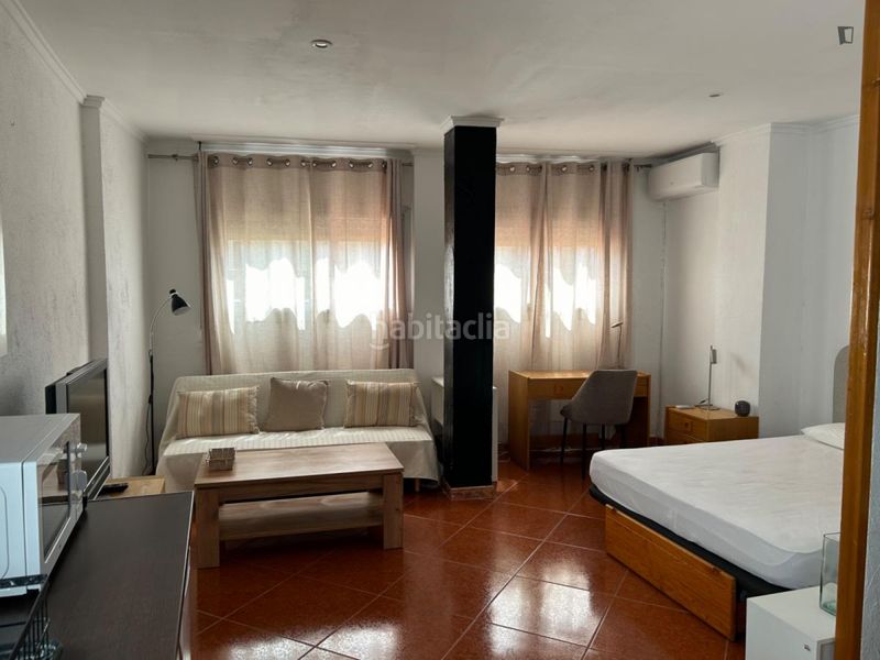Foto 5ba1e7a7-1c1e-4a8c-9854-7460894ebecd. Lloguer estudi a Sant Francesc Valencia
