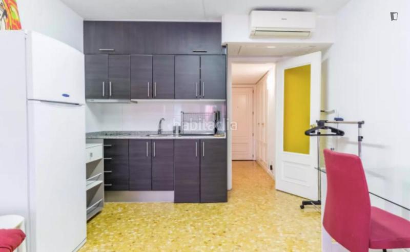 Foto 3c0a7e05-3707-4aa3-946f-a201f72eaf4e. Alquiler estudio en Sant Francesc Valencia