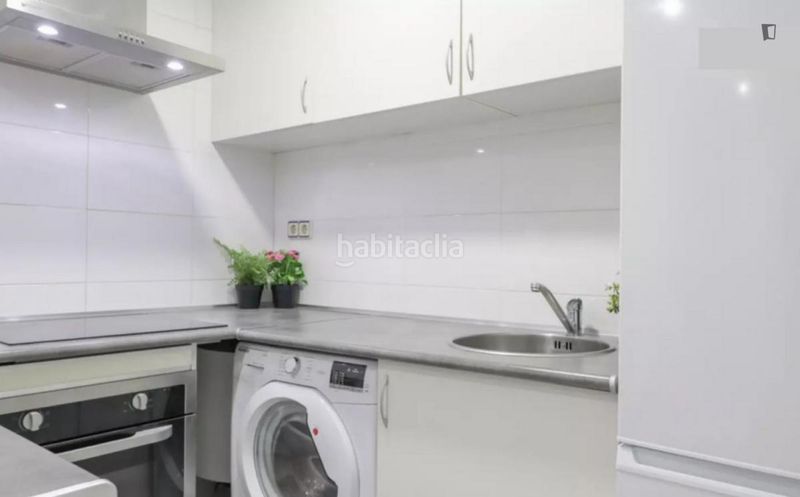 Foto 5e3c0f25-a93f-4e1c-941a-ed0b86ed9822. Lloguer apartament a Valdeacederas Madrid