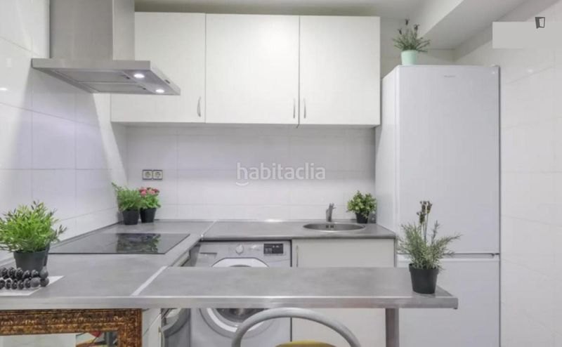 Foto 77653885-67bd-42fa-8bf2-381e1af9fdef. Lloguer apartament a Valdeacederas Madrid
