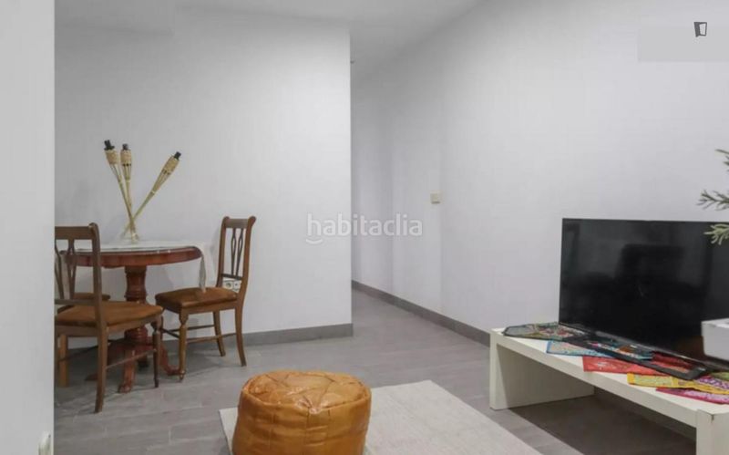 Foto f428237c-b659-453b-9fad-aa341868c888. Lloguer apartament a Valdeacederas Madrid