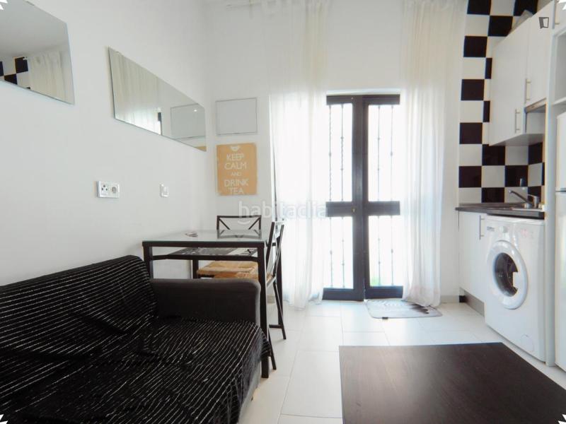 Foto 6f7677aa-ffa2-47f9-9c7f-9ce944b4e723. Lloguer estudi a Pradolongo Madrid