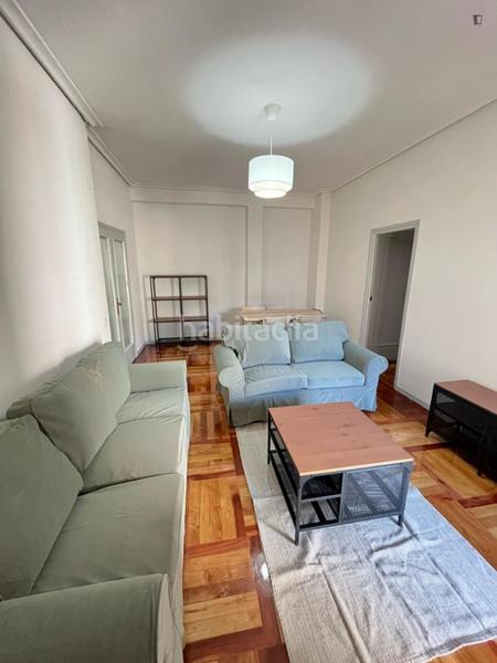 Foto a339cf01-4b55-47ee-adcc-6caedea2459a. Alquiler apartamento en Pacífico Madrid