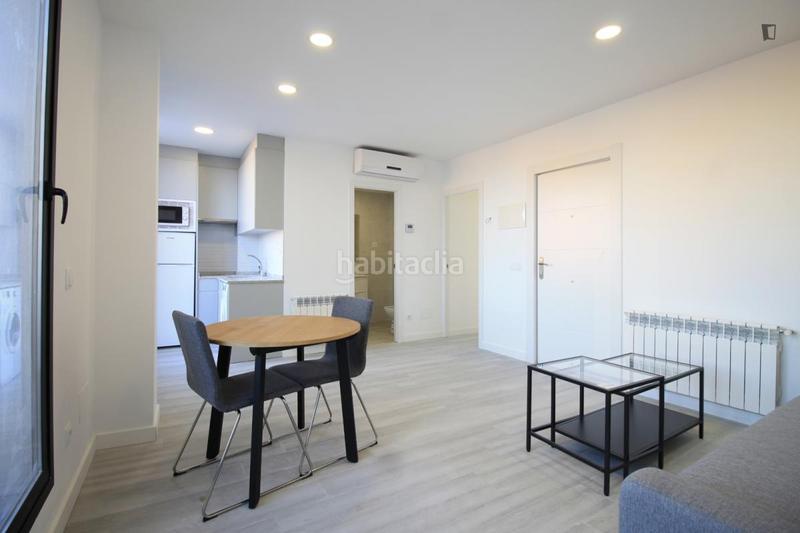 Foto fc17f968-ed31-43ee-8b60-d389624ba873. Lloguer apartament a Almendrales Madrid