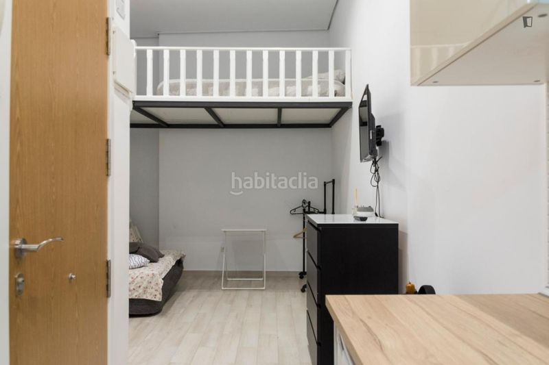 Foto bfc5c8c9-8385-41a2-9b27-b46fe31b894c. Lloguer estudi a Embajadores-Lavapiés Madrid