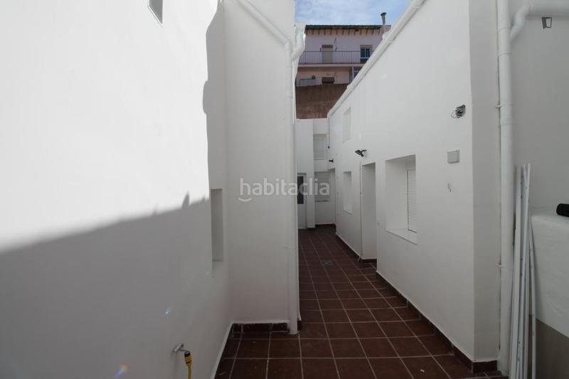 Foto d2f242ae-718d-42c6-b699-4ff82de57b1c. Alquiler estudio en Zofío Madrid