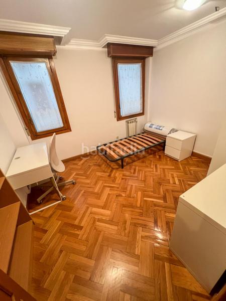 Foto d5fd4230-89c0-4f02-b93e-d8c396ed3992. Rent apartment with heating in Segundo Ensanche Pamplona / Iruña