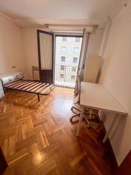 Foto d2a348c6-4e59-45eb-b411-1a0718536590. Location appartement avec chauffage dans Segundo Ensanche Pamplona / Iruña
