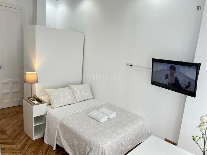 Foto 33b4b073-5d4b-4dc7-862a-fab32439a12b. Rent studio with heating in Gaztambide Madrid