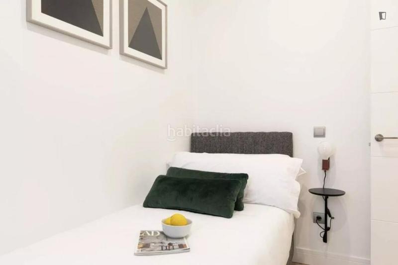 Foto f142afb3-3f44-4737-b6e2-df1247210e0a. Alquiler apartamento en Sol Madrid