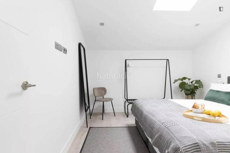 Foto 58fd7cc0-cfad-488e-9107-d238e2b12500. Alquiler apartamento en Sol Madrid