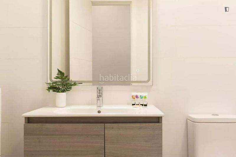 Foto f31b28e7-8f97-45d4-8e8a-cca1b0c0fd47. Alquiler apartamento en Sol Madrid