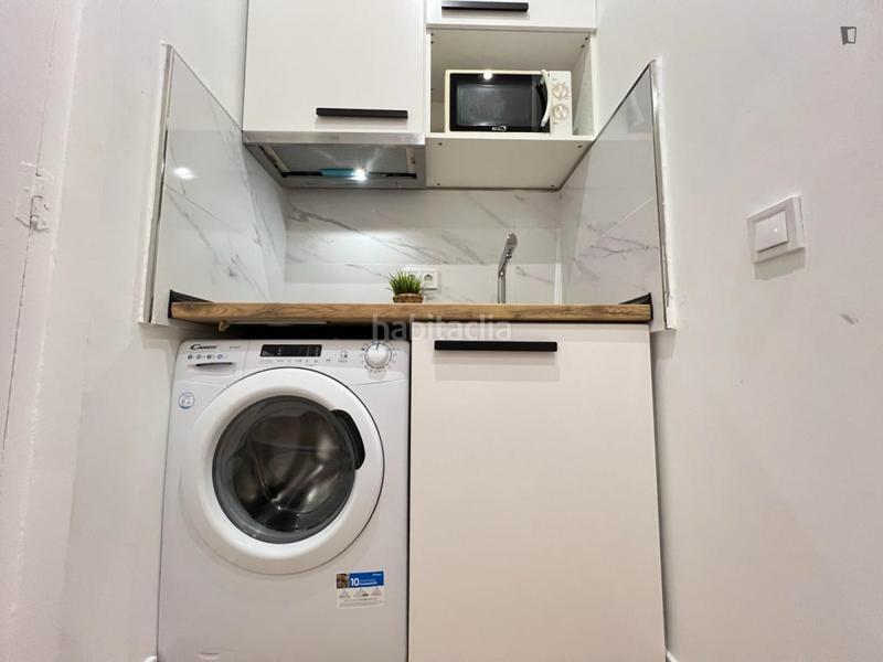 Foto f28f3578-8fe6-47ce-97a2-8e8856ab0474. Alquiler estudio en Gaztambide Madrid