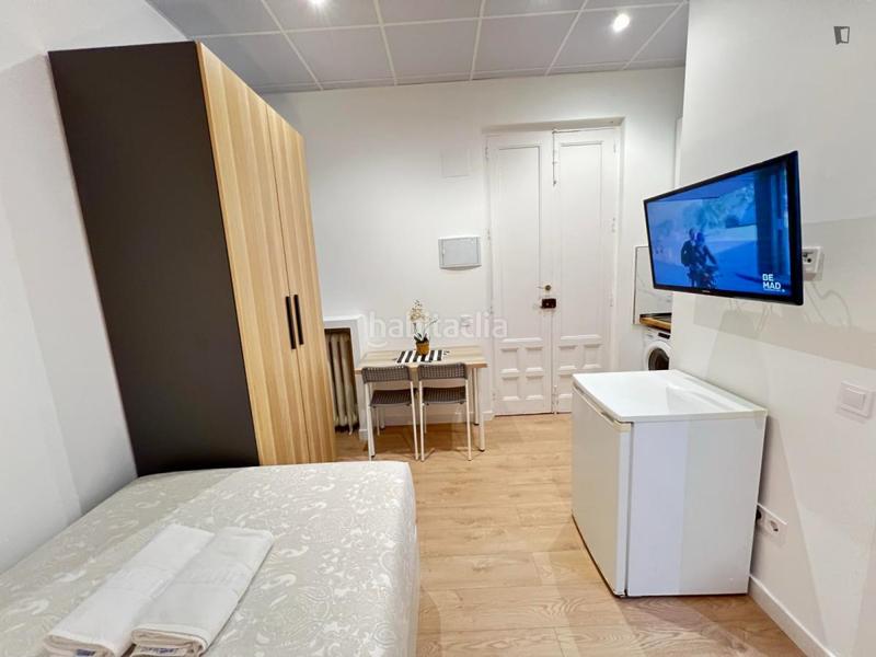 Foto 33e4c264-ceab-4e87-8d80-515e3508e932. Rent studio with heating in Gaztambide Madrid