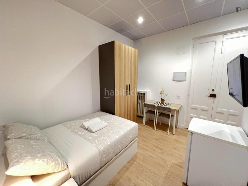 Foto ad5fabae-f3c2-4112-b54a-45e9eebea307. Rent studio with heating in Gaztambide Madrid