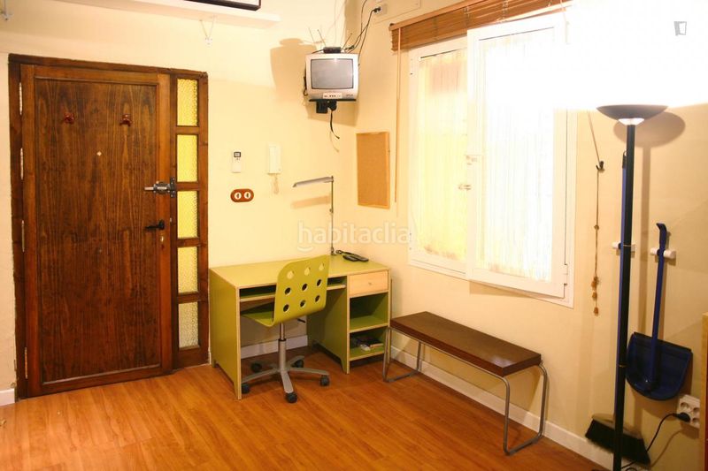 Foto a8acb50c-7581-4ae4-ac45-7f820bc944d4. Miete studiowohnung mit heizung in Feria Sevilla
