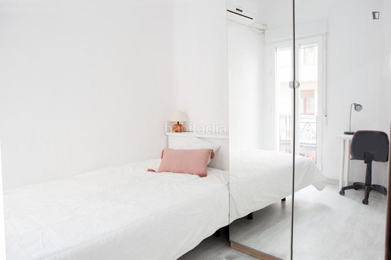 Foto 6c890ee4-35ad-44dd-a675-bec1eb6d7636. Alquiler apartamento en Numancia Madrid