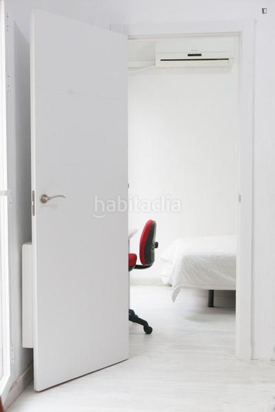 Foto b5571f4c-046b-4a1e-becc-9c6bcbb2fa32. Alquiler apartamento en Numancia Madrid