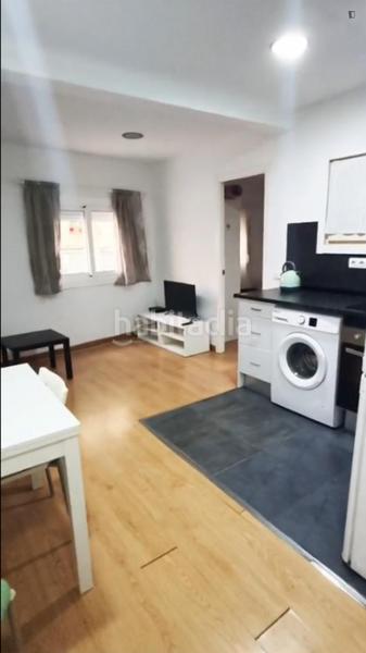 Foto 12011b36-5c62-45fc-8c77-52fa8498f276. Lloguer apartament a Turó de la Peira Barcelona