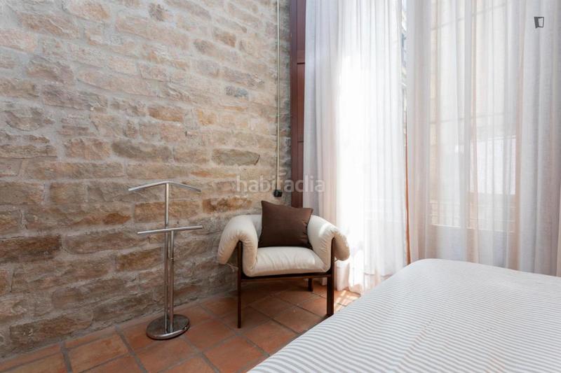 Foto 1796e3da-d273-44f0-85e9-95c43dc1bc7e. Miete appartement in Gòtic Barcelona