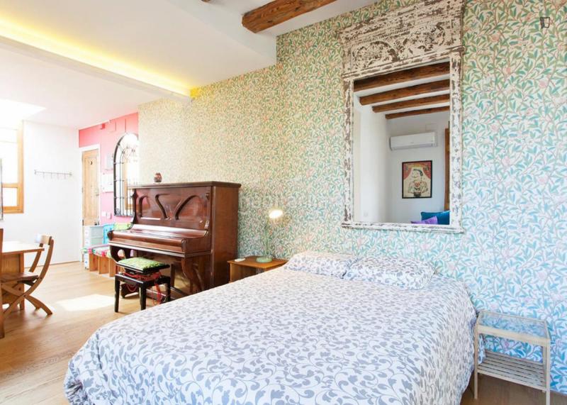 Foto 94bda57b-d988-43c4-a46e-64f303f77441. Rent studio with heating in Sant Antoni Barcelona