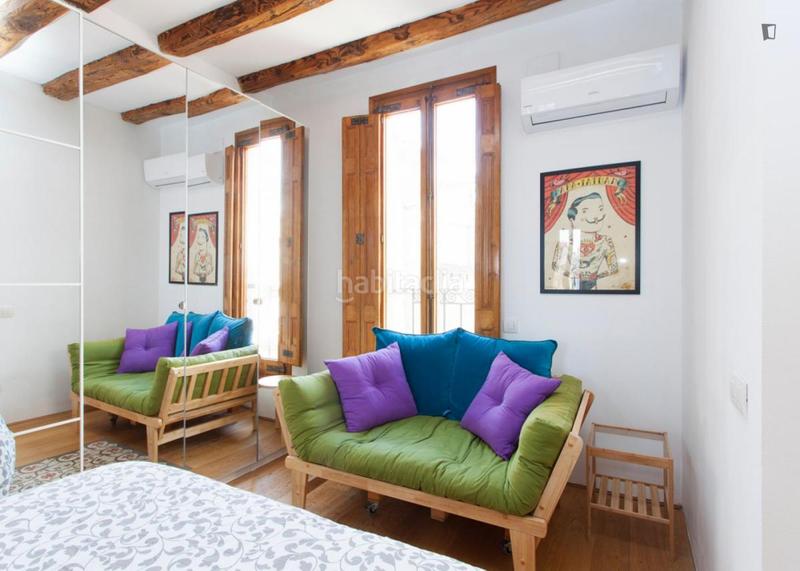 Foto b620945c-418e-4846-8ed5-eedb2a48c587. Rent studio with heating in Sant Antoni Barcelona