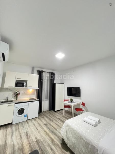 Foto 3ba6d44d-9e9a-4e01-8a48-a42dfd6c1dc5. Alquiler estudio en Arapiles Madrid