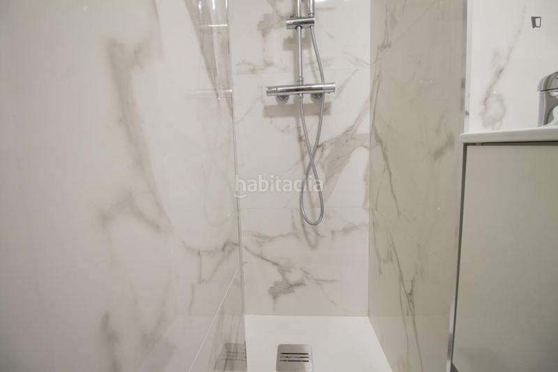 Foto c8ddcf60-2f7b-476d-851a-4835df239773. Rent studio in Universidad-Malasaña Madrid