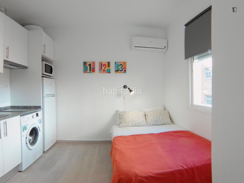 Foto 0baf961f-a5ec-43f0-93cb-9ac24e46ddb9. Miete studiowohnung in Pradolongo Madrid