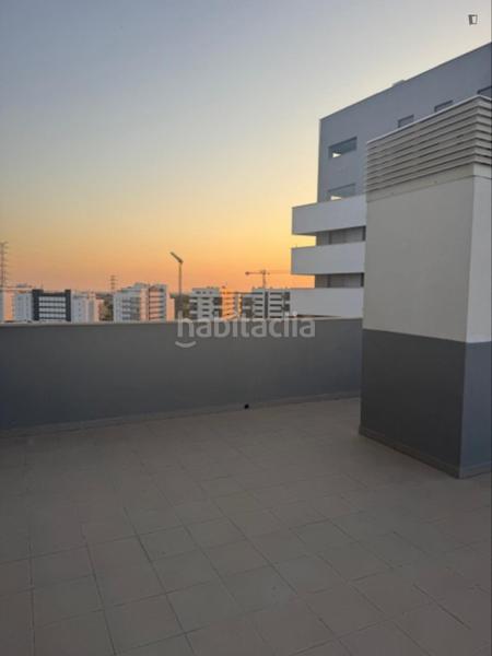 Foto edbe4571-1445-47b7-bdf0-926877f127fa. Rent apartment with heating in Entrenúcleos Dos Hermanas