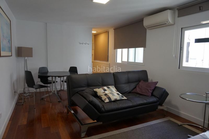Foto 3a8961a3-eec8-44b9-bac9-65a1198c416d. Lloguer apartament a Sol Madrid
