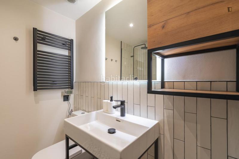 Foto 12690d01-058b-4b66-ba2f-e0bedc3b0942. Lloguer apartament a Raval Barcelona