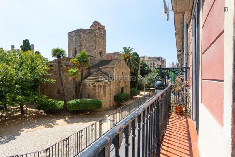 Foto 4b479a7d-f9f7-4643-8b92-4e6638054bfc. Lloguer apartament a Raval Barcelona