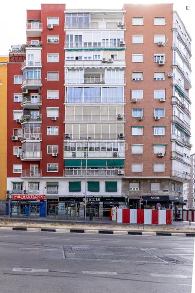 Foto e291f8c8-fa4b-4f30-959a-b39a6566cf07. Alquiler apartamento en Niño Jesús Madrid