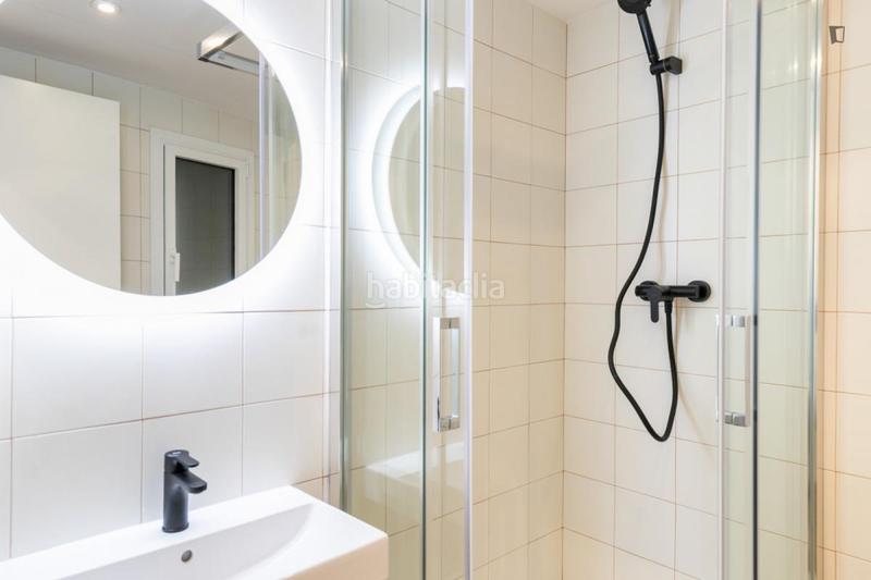 Foto 5c9daf9e-3541-4b2f-9305-6e25c998b677. Lloguer apartament a El Camp de l´Arpa del Clot Barcelona