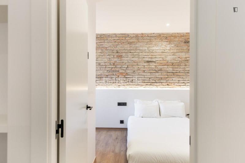 Foto 4d3c7772-d997-4444-a7df-4f4f9a12bcdc. Alquiler apartamento en El Camp de l´Arpa del Clot Barcelona