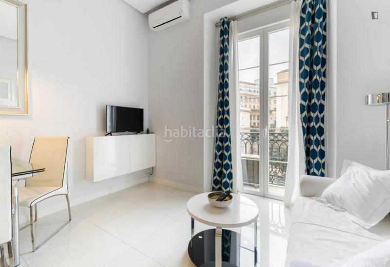 Foto 15d0d085-610d-4ca9-8b7f-645cc23317be. Location appartement dans Sol Madrid