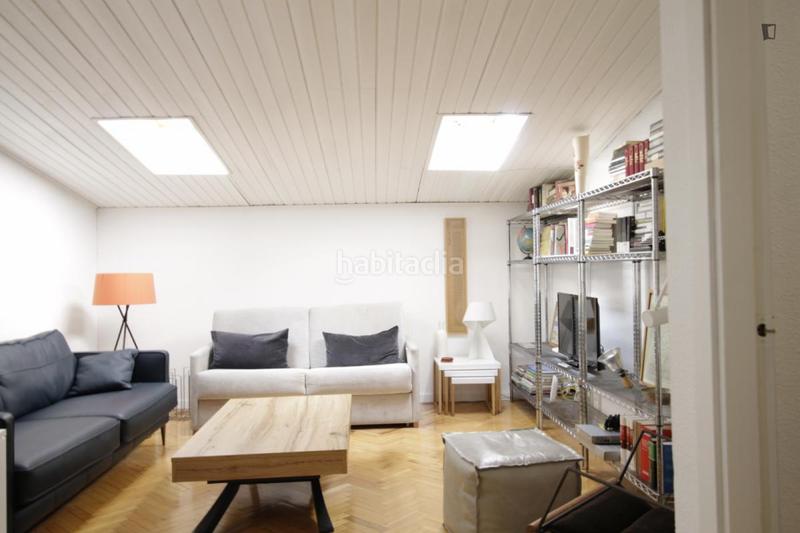 Foto d0c4bdb2-8b44-4db2-b31a-41237ec392c8. Alquiler apartamento en Sol Madrid