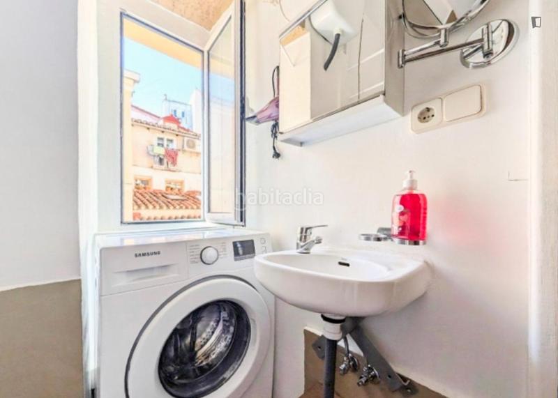 Foto b438b01f-8e35-4de0-84e7-4089c6e002da. Alquiler apartamento en Embajadores-Lavapiés Madrid