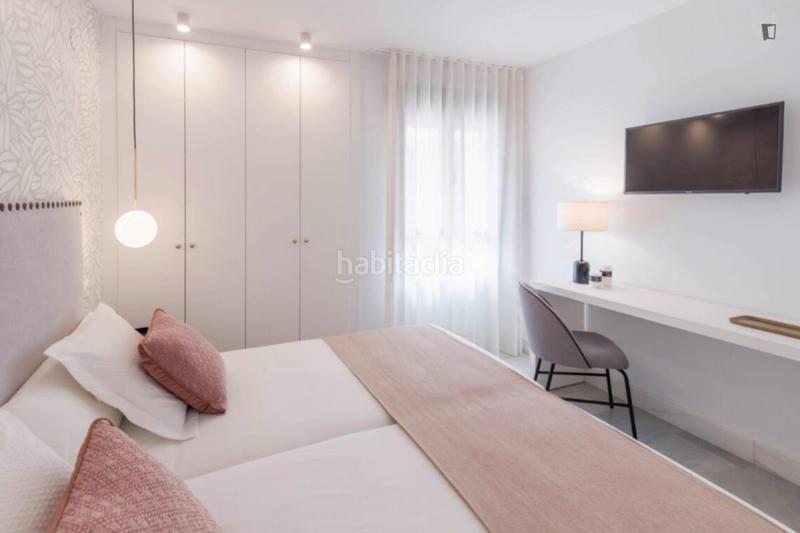 Foto 26f56050-fc2b-4189-a747-5ceb4f28f2b4. Alquiler apartamento en Parque Ayala - Jardín de la Abadía - Huelín Málaga