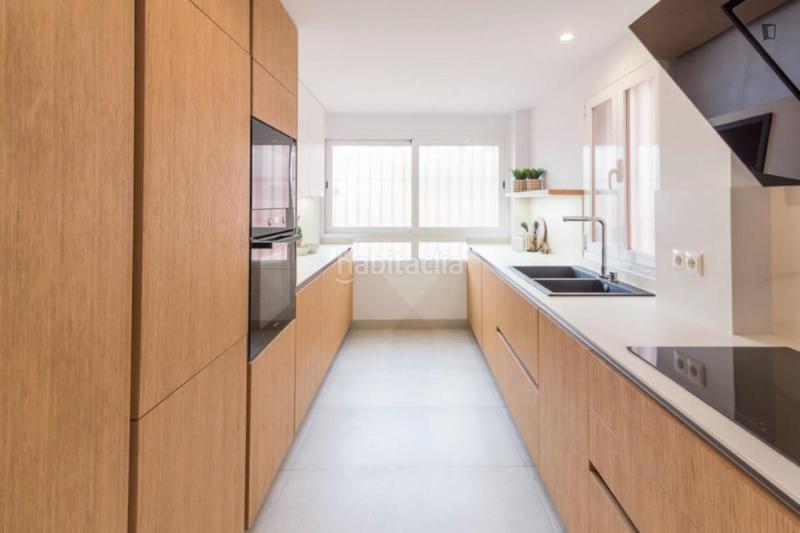 Foto e5bedf2a-0b6a-46fc-ac9b-b78b75a5b477. Alquiler apartamento en Parque Ayala - Jardín de la Abadía - Huelín Málaga