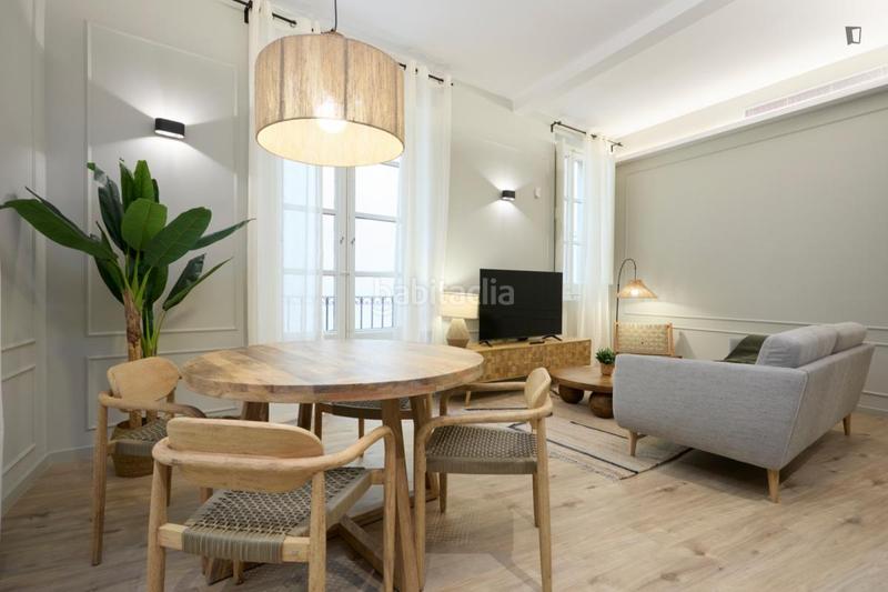 Foto f83fb6e2-6197-4c4a-aace-5f2e28d41475. Rent apartment with heating in Gòtic Barcelona