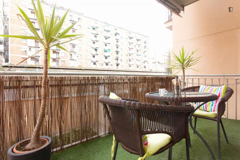 Foto 052fe894-8e1f-4c50-a0ff-da486cecb18c. Alquiler apartamento en El Camp de l´Arpa del Clot Barcelona