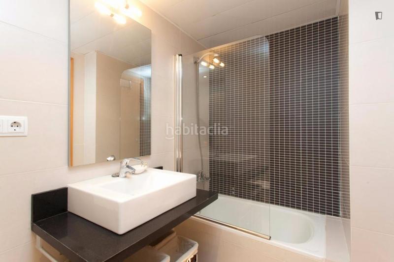 Foto 238e1897-3187-4f87-bec2-034b015ff028. Rent apartment with heating in El Camp de l´Arpa del Clot Barcelona