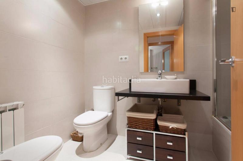 Foto 8c59eddc-900a-45a5-babb-4b5a7843aee9. Rent apartment with heating in El Camp de l´Arpa del Clot Barcelona