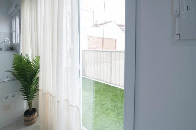 Foto 0b517691-45e1-45d2-87d8-e751035a421d. Alquiler estudio en Natzaret Valencia